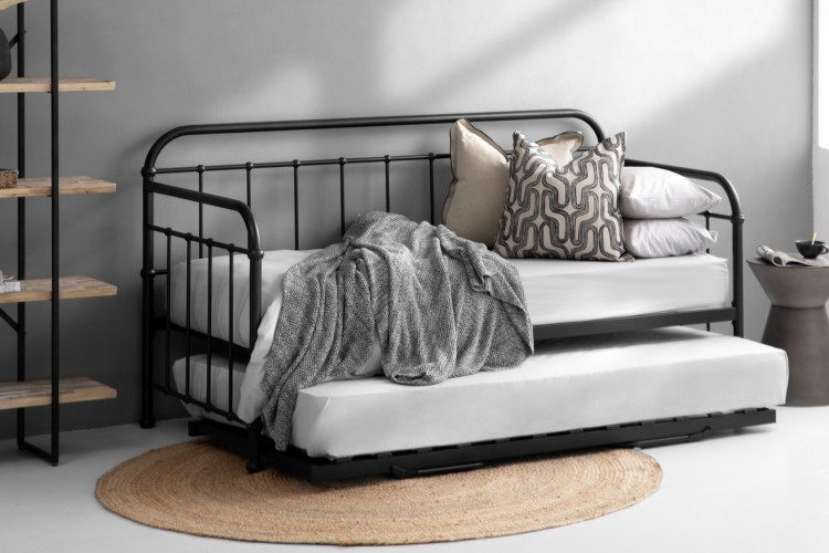 Eralena Metal Daybed...